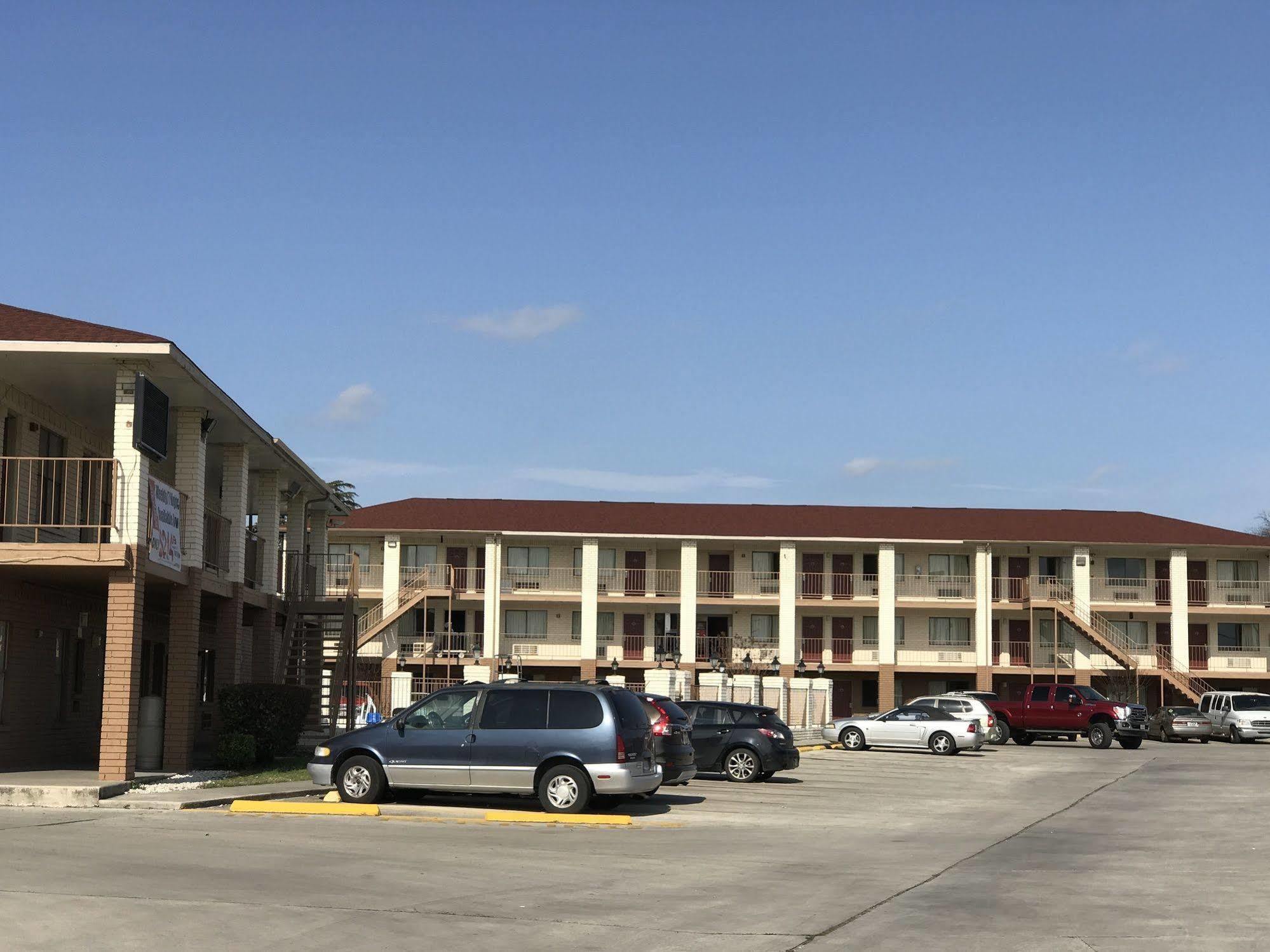 Hometowne Studios By Red Roof San Antonio E - Frost Bank Center Luaran gambar